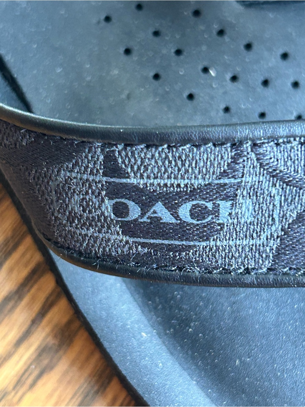 Coach Women’s Black Jolie Signature Logo Strap Thong Flip Flop Sandals Size 8 - Picture 2 of 15